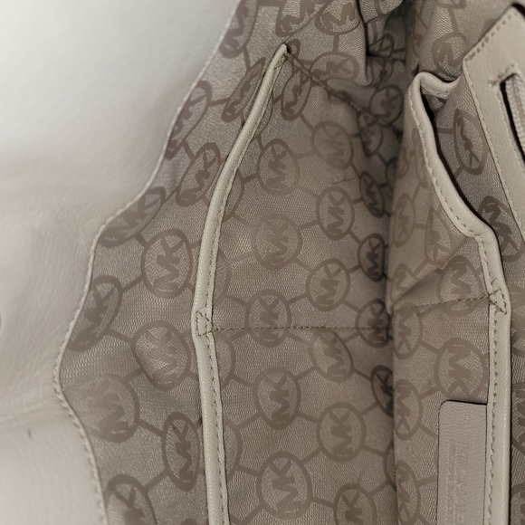 Michael Kors Large Ivory Hamilton Satchel - Picture 5 of 6